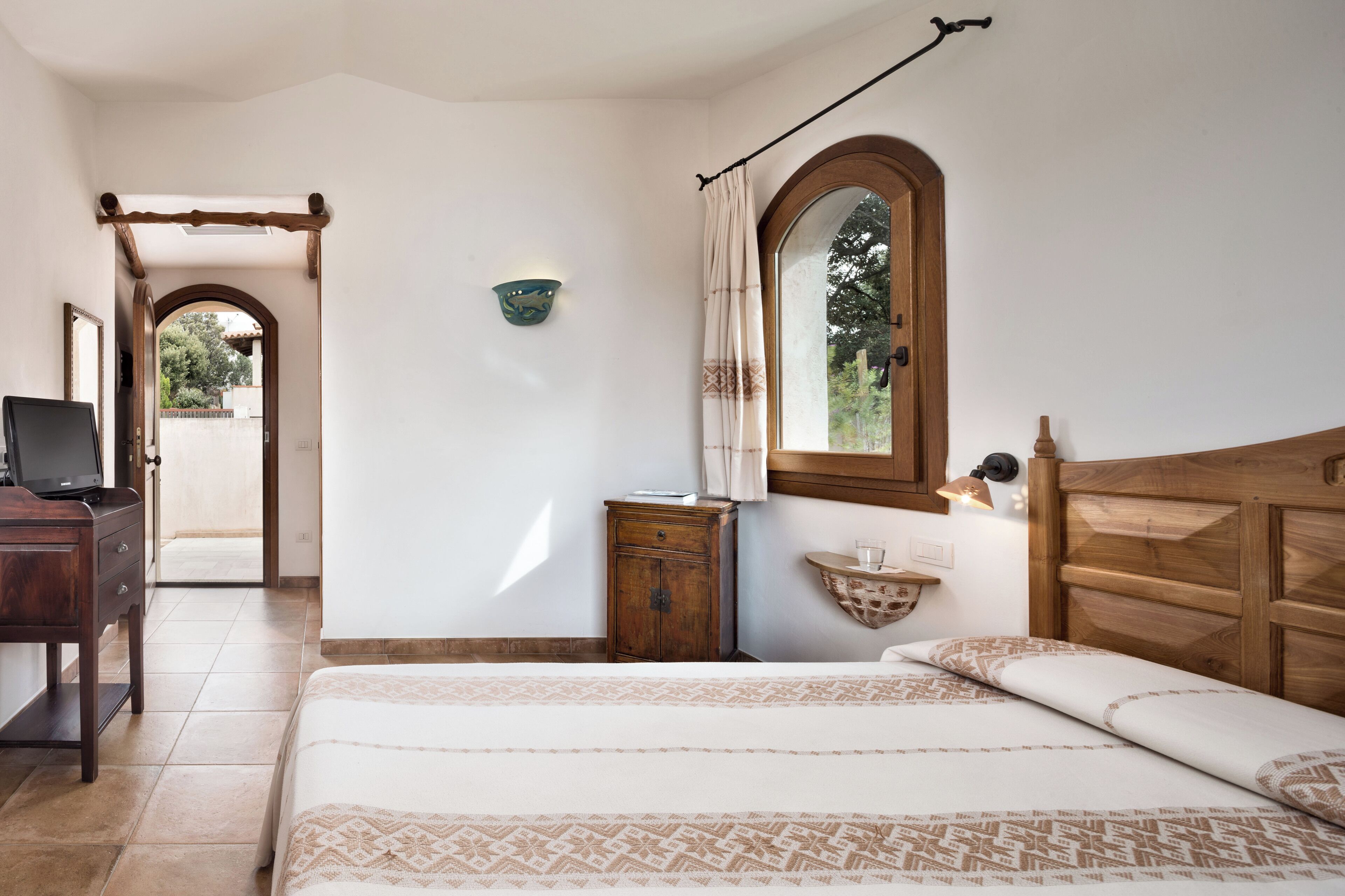 In-room safe, desk, soundproofing, cribs/infant beds