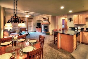 Interior - Cozy 2-bedroom condo in welcoming Breckenridge with ski-in/ski-out (Breckenridge)