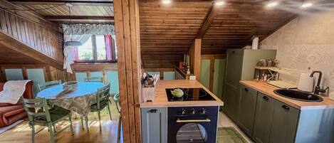 Fridge, oven, stovetop, dishwasher