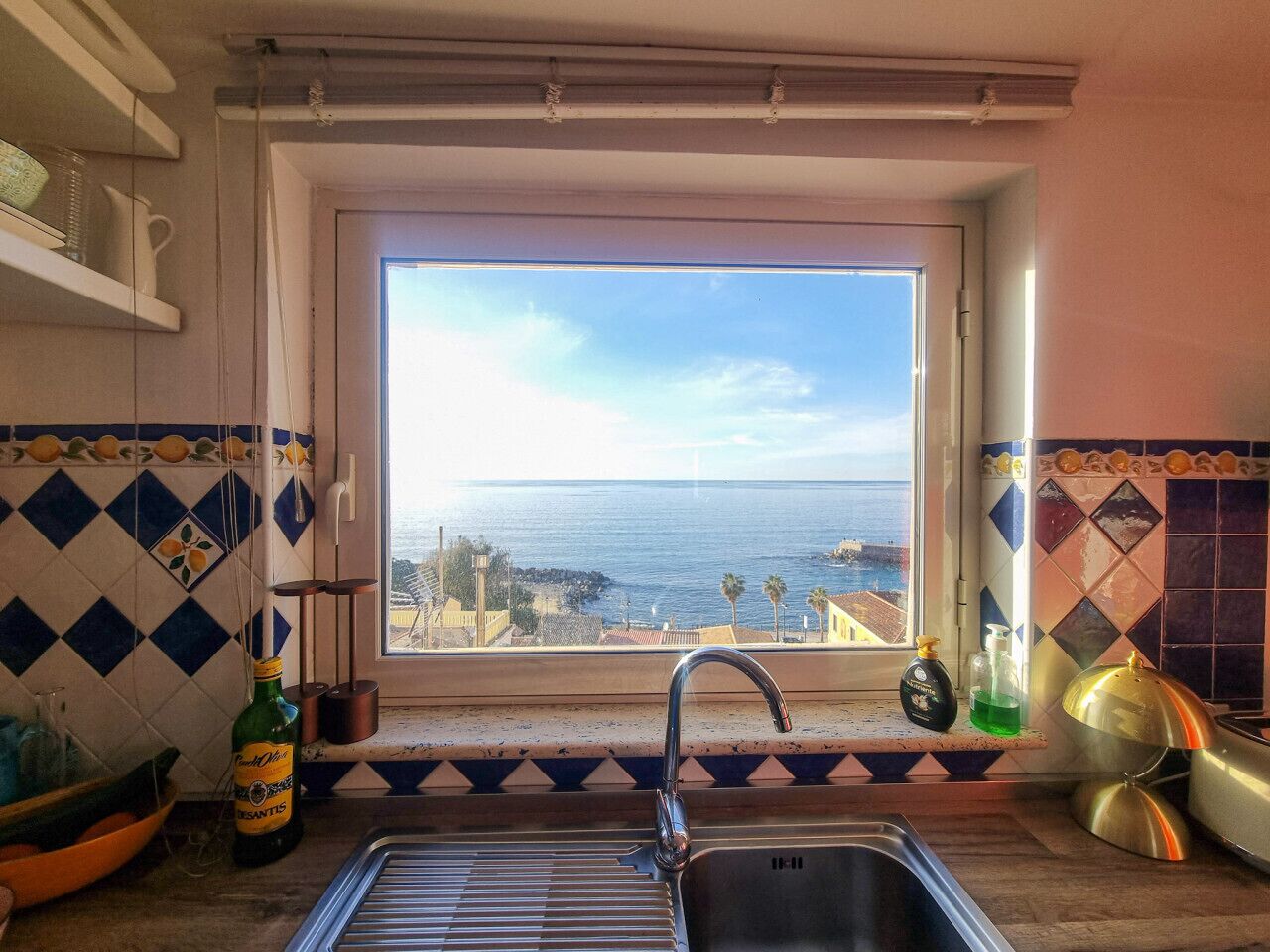 Frigorifero, forno, piano cottura, lavastoviglie