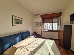 1 Schlafzimmer, Schreibtisch, WLAN, Bettwäsche