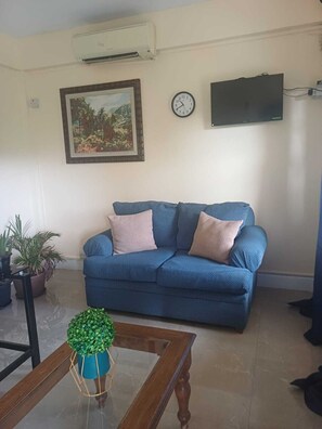 Living area - Golden Arrow Inn (Gros Islet)