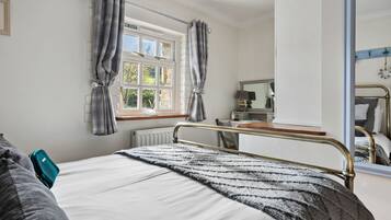 Iron/ironing board, Internet, bed sheets