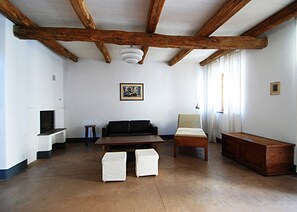 TV, fireplace - Casa rurale a due passi da Oristano e dal Sinis (Milis)
