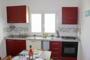 Kühlschrank, Ofen, Herdplatte, Geschirrspüler