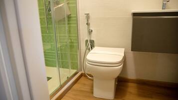 SĂšche-cheveux, serviettes fournies