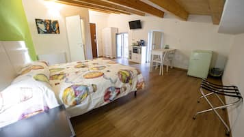 1 camera, una scrivania, Wi-Fi, lenzuola