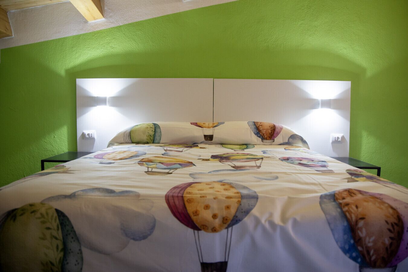 1 bedroom, desk, WiFi, bed sheets