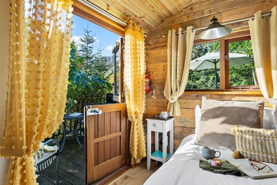 Poldhu - Pet Friendly - Free parking and WiFi