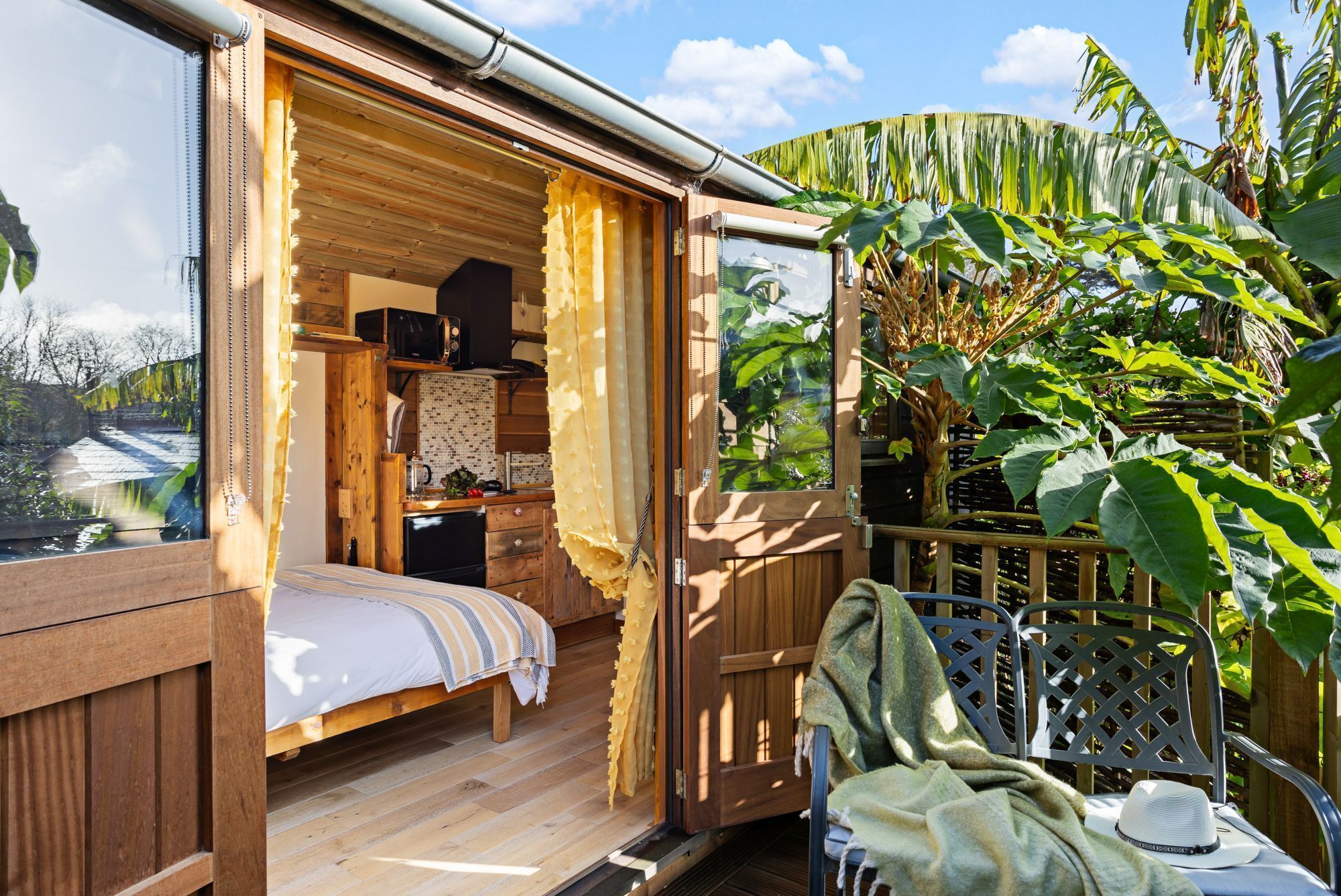 Internet, bed sheets