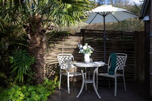 Outdoor dining - Pedney - Free Parking and WiFi - Pet Allowed - Fireplace (Buryas Bridge)