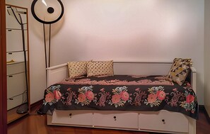 4 makuuhuonetta, työpöytä, silitysrauta/-lauta, Wi-Fi