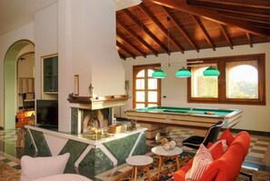 TV, peis og bordtennis