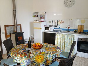 Fridge, microwave, oven, stovetop - Casa Tosca - Relax nella natura (Santo Pietro)