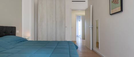 2 soverom og strykejern/-brett