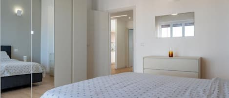 2 bedrooms, iron/ironing board