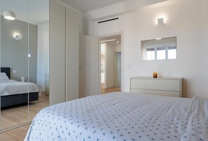 2 bedrooms, iron/ironing board - GuestHost - Spacious and bright apartment of approximately 90 sqm, accommodating four people, located on the sixth floor of a building with an elevator (NOT wheelchair accessible).The property is located in a residential area of ​​Catania, equipped w (Catania)