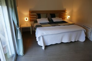 WiFi, bed sheets - Gîte la Tuilerie - Charming house with terrace & jacuzzi in Espondeilhan (Espondeilhan)