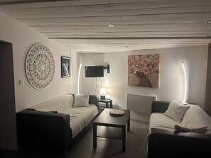 Living area - Gîte la Tuilerie - Charming house with terrace & jacuzzi in Espondeilhan (Espondeilhan)