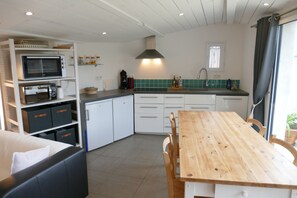 Dining - Gîte la Tuilerie - Charming house with terrace & jacuzzi in Espondeilhan (Espondeilhan)