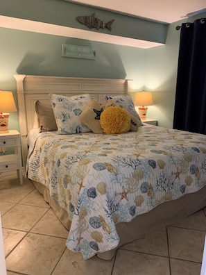 1 bedroom, iron/ironing board, free WiFi, bed sheets - Charming Beach Front Family Friendly Condo (Gulf Shores)