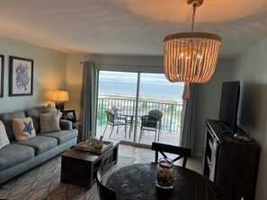 Smart TV, DVD player - Charming Beach Front Family Friendly Condo (Gulf Shores)