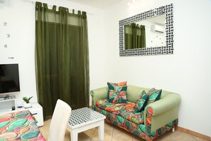 Family Apartment, Balcony, Beach View | Living area - La casetta sul mare  (San Lucido)