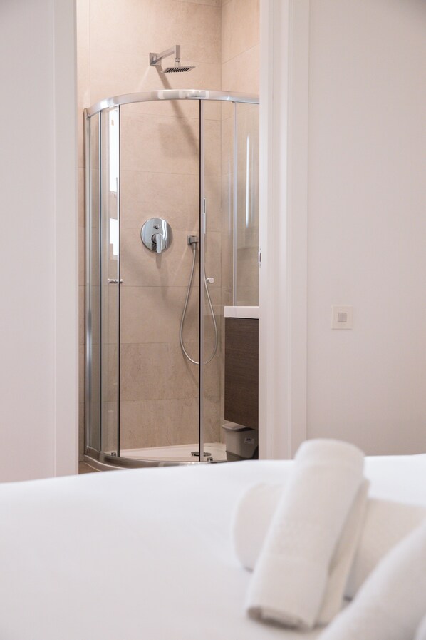 Bathroom - St.Julians Center Suites (St. Julian's)