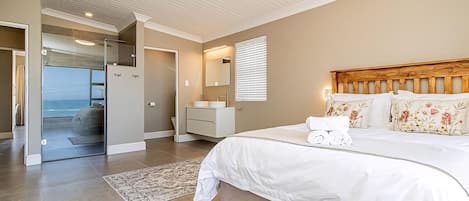 4 bedrooms, desk, iron/ironing board, free WiFi