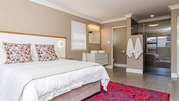4 bedrooms, desk, iron/ironing board, free WiFi