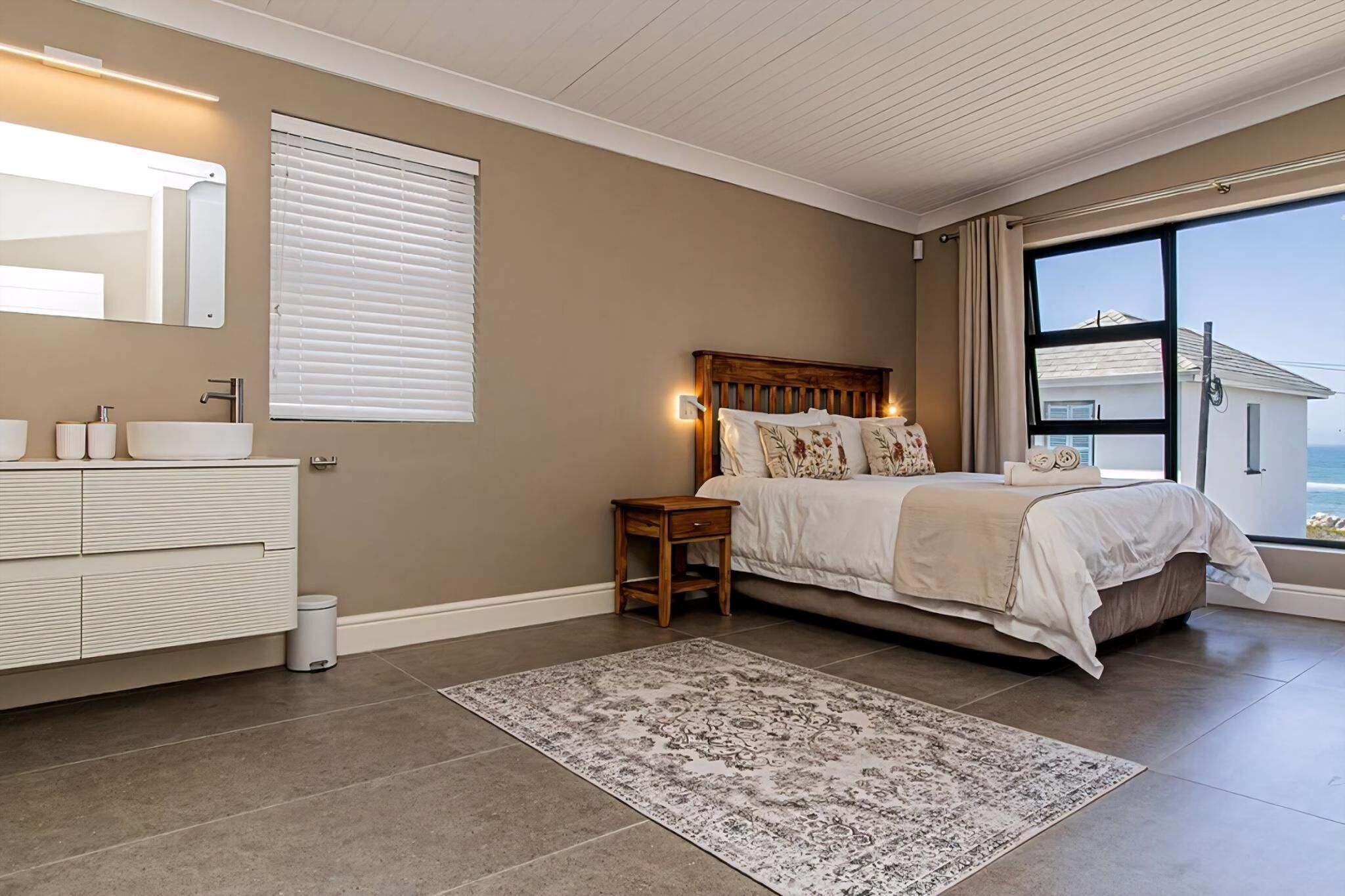 4 habitaciones, escritorio, tabla de planchar con plancha y wifi gratis 