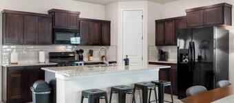 Stylish 4BR Escape • Open Layout•TVs in Every Room