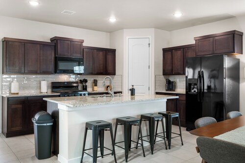 Stylish 4BR Escape • Open Layout•TVs in Every Room