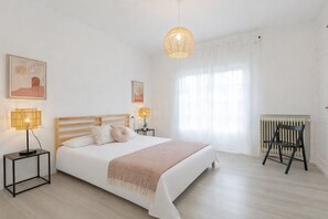9 bedrooms, free WiFi, bed sheets