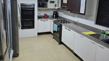 Rom – comfort | Eget kjøkken | Kjøleskap på fellesområdet og mikrobølgeovn på fellesområdet