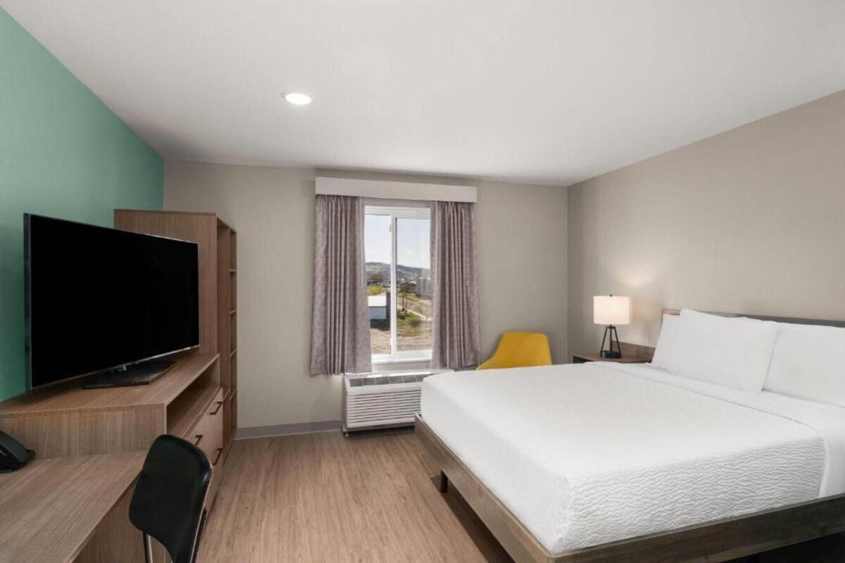 1 Queen Bed, Mobility Accessible Room