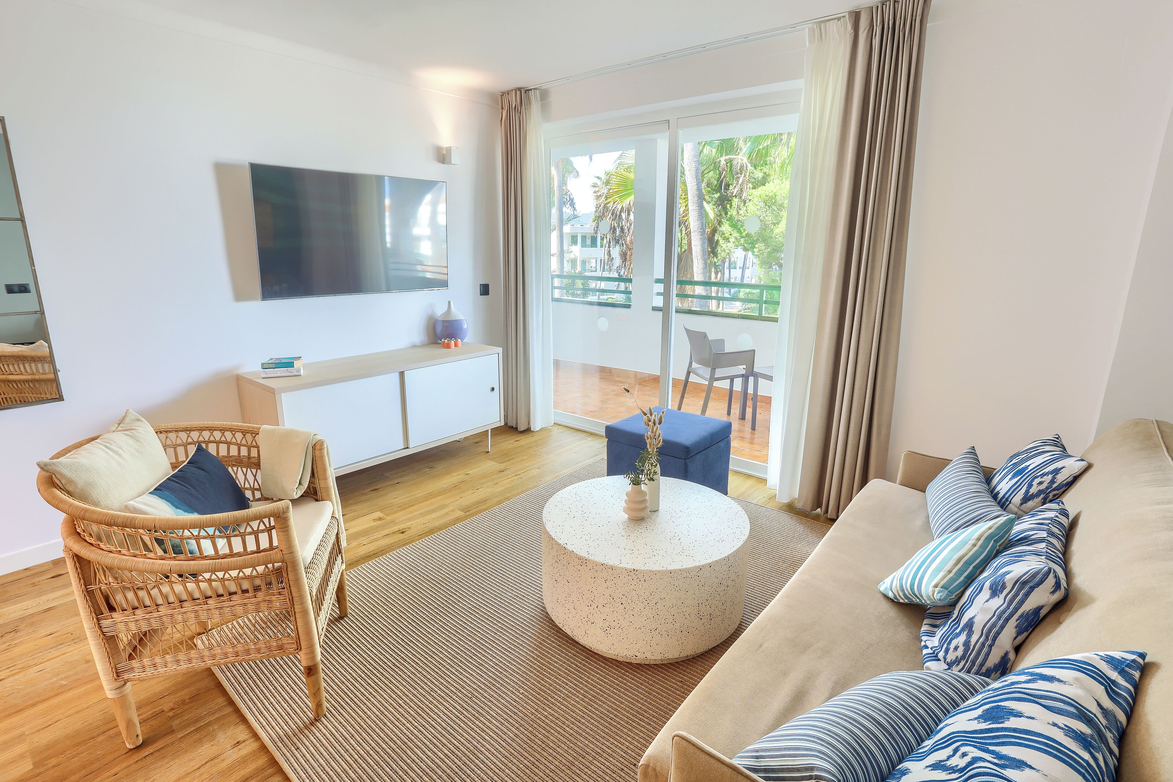 Apartment (One Bedroom) | Living area