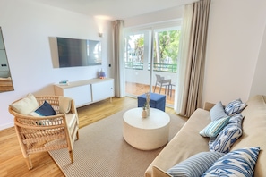 Apartment (One Bedroom) | Living area - Wyndham Mallorca Portocolom Resort (Portocolom)