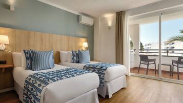 Studio (Apartment, 2 Double Bed or 2 Twin Bed) | Een strijkplank/strijkijzer, gratis wifi