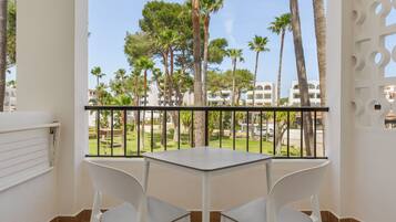 Klassieke kamer (2 Double Beds or 2 Twin Beds) | Terras
