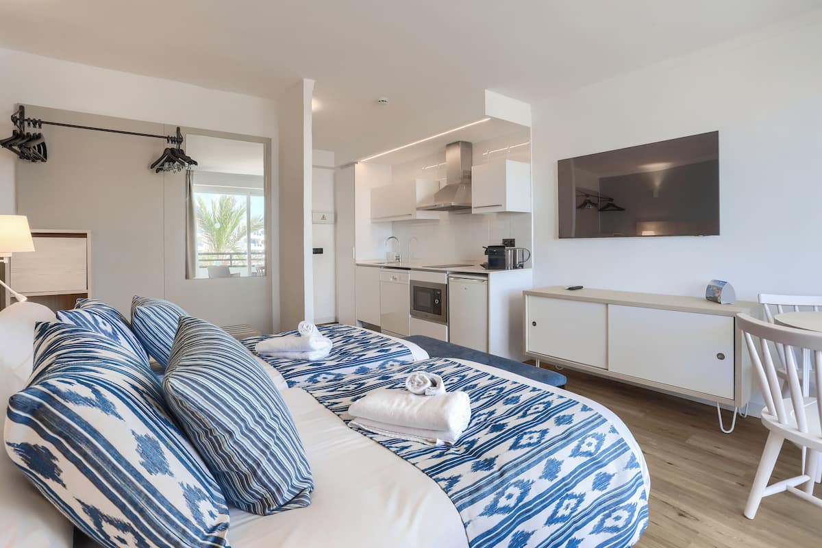 Studio (Apartment, 2 Double Bed or 2 Twin Bed) | Iron/ironing board, free WiFi