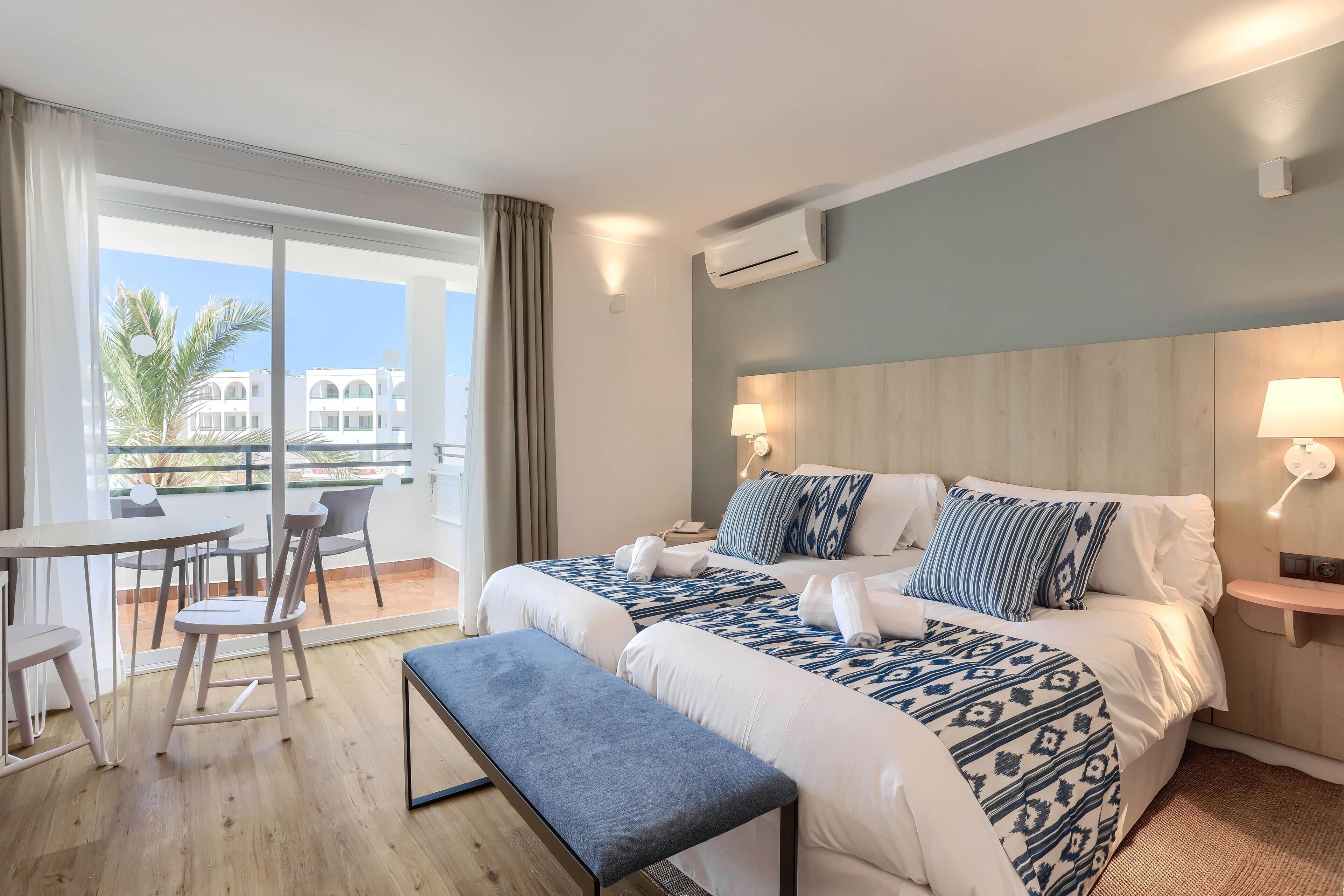 Studio (Apartment, 2 Double Bed or 2 Twin Bed) | Iron/ironing board, free WiFi