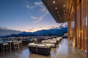 Lobby lounge - Wyndham Grand Tengchong Hot Spring (Baoshan)