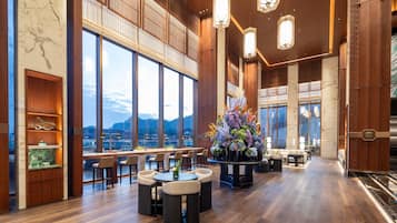 Lobby lounge
