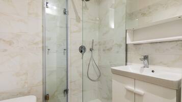 Hårføner og håndklær