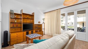TV - Refúgio Luminoso T3 em Vilamoura by LovelyStay (Quarteira)