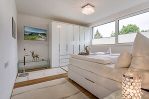 2 bedrooms, iron/ironing board, travel cot, free WiFi - Luxury Apartment Silvia, Lake view & Terrace (Zell am See)