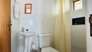 Towels, soap, toilet paper - Cozy little house (Florianópolis)