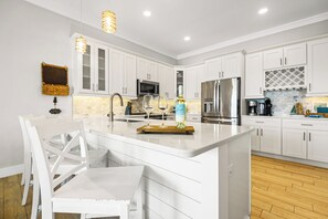 Coffee/tea maker, fridge, microwave, oven - Captain's Cove Heated Private Pool Sound + Gulf Views  Walk to Beach (Navarre)