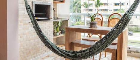 Superior Apartment, Courtyard View | Dining